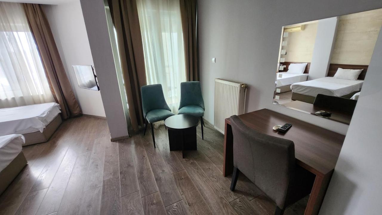 Hotel Rile Men Blue Ni Eksteriør billede